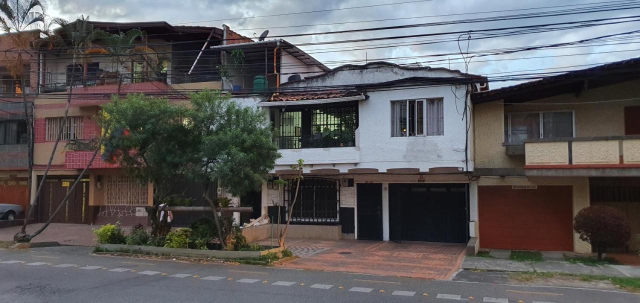 Hostel Metro Floresta Alojamiento Medellin Luaran gambar
