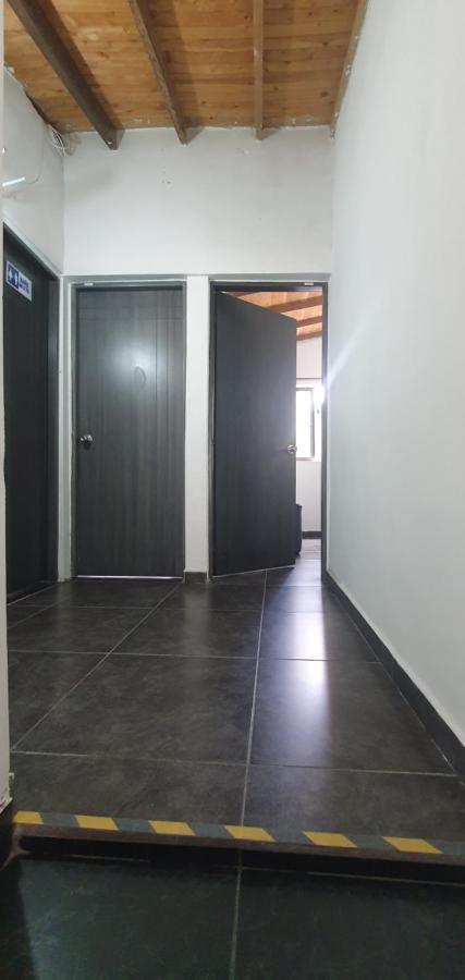 Hostel Metro Floresta Alojamiento Medellin Luaran gambar
