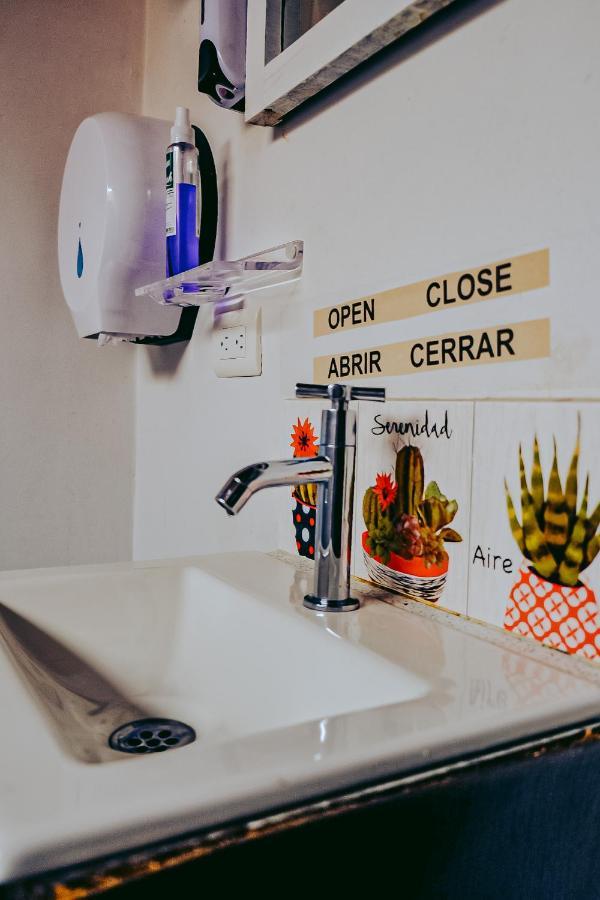 Hostel Metro Floresta Alojamiento Medellin Luaran gambar