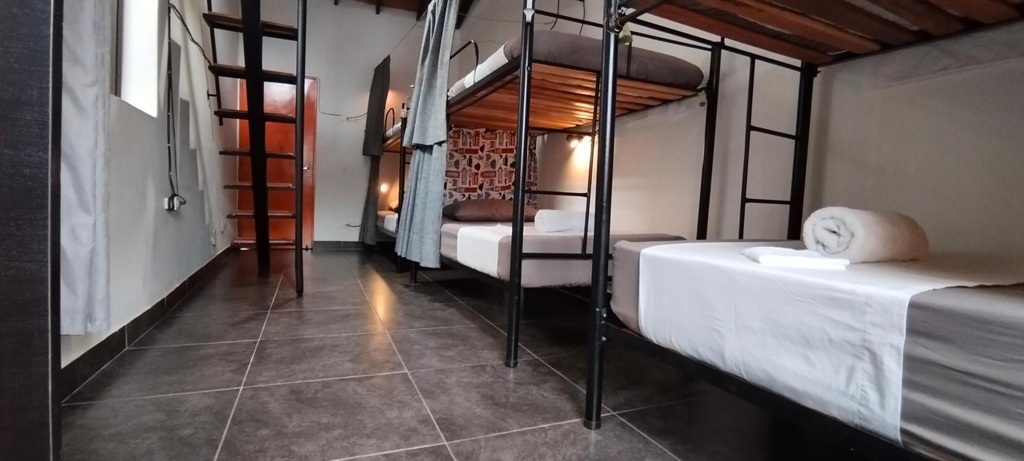 Hostel Metro Floresta Alojamiento Medellin Luaran gambar