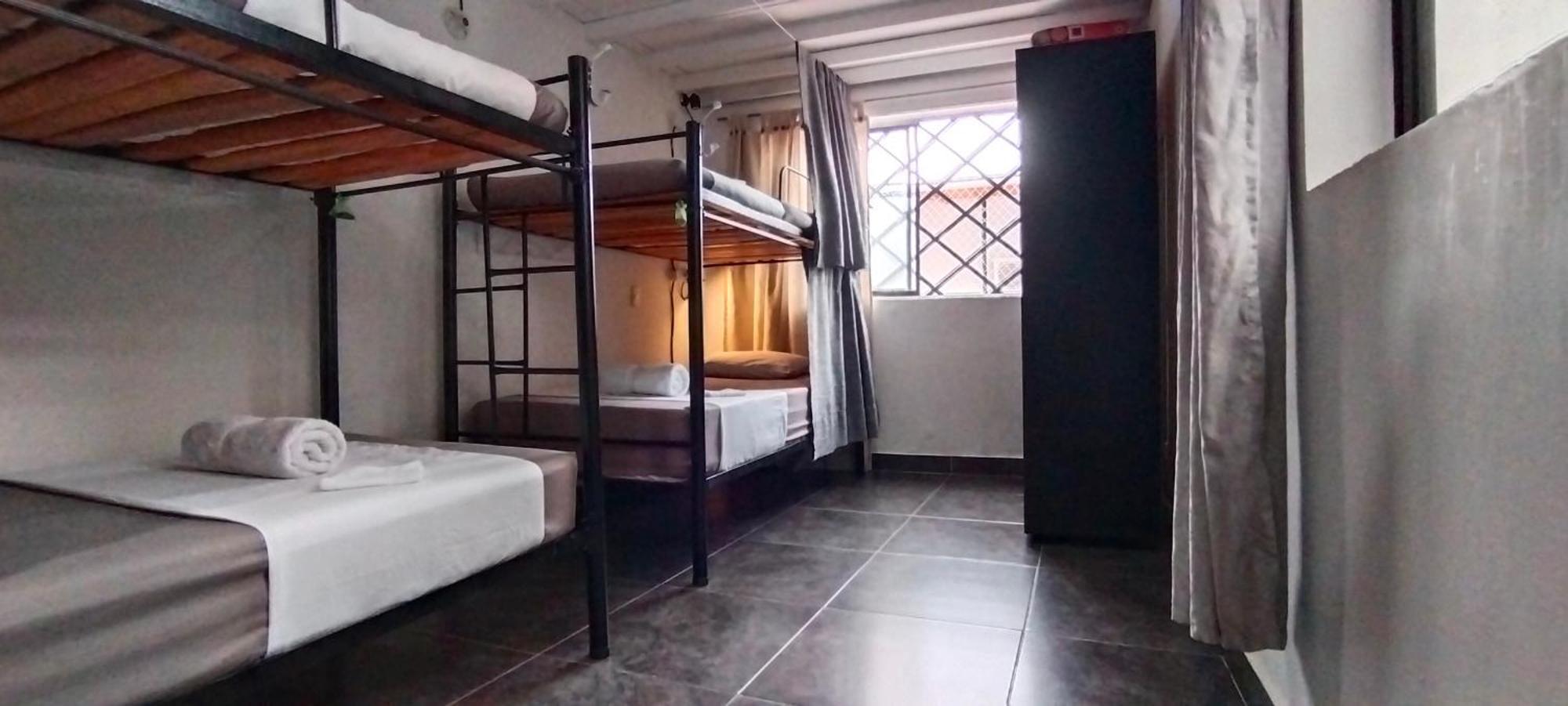 Hostel Metro Floresta Alojamiento Medellin Luaran gambar