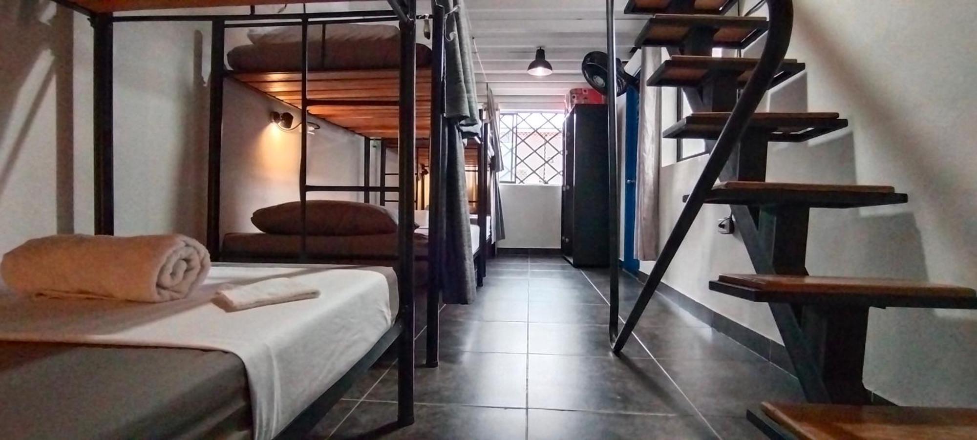 Hostel Metro Floresta Alojamiento Medellin Luaran gambar