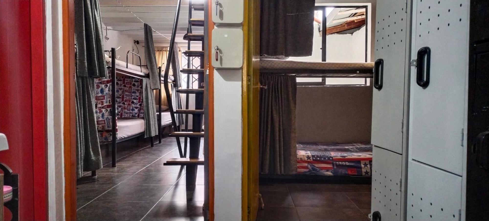 Hostel Metro Floresta Alojamiento Medellin Luaran gambar