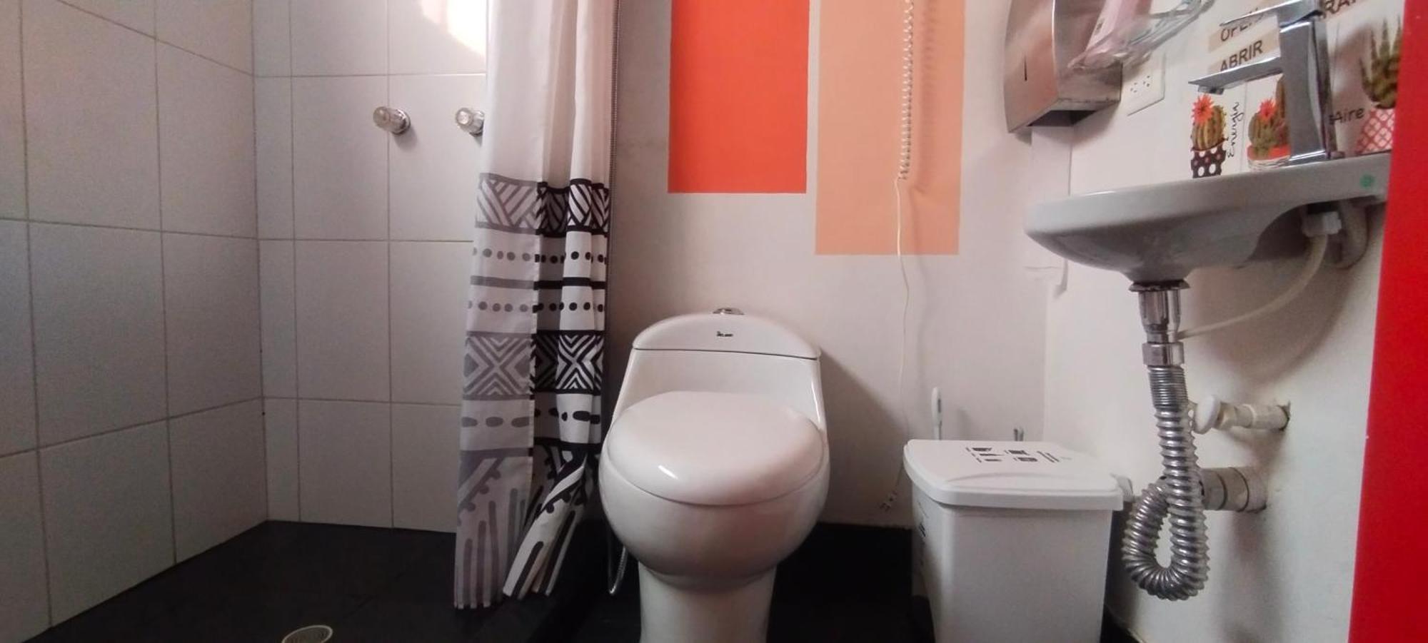 Hostel Metro Floresta Alojamiento Medellin Luaran gambar
