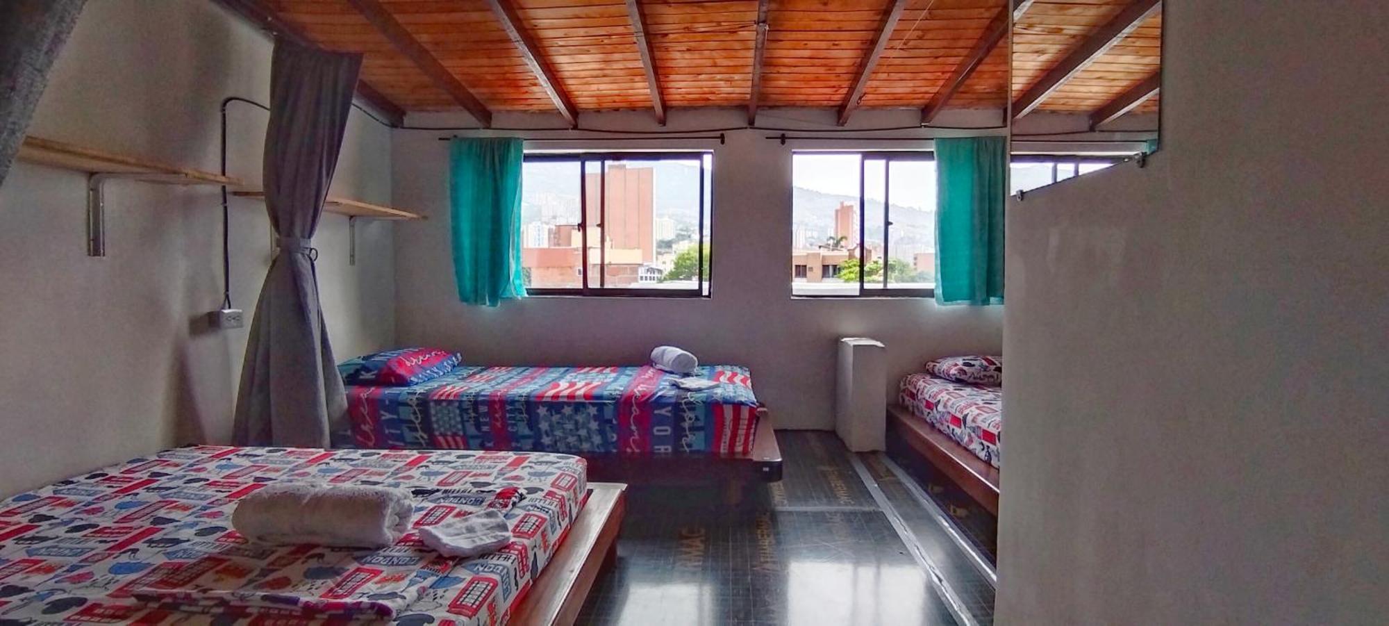 Hostel Metro Floresta Alojamiento Medellin Luaran gambar